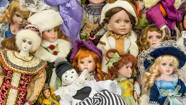 A Spectacular Selection Dolls, Teddy Bears & Folk Art.